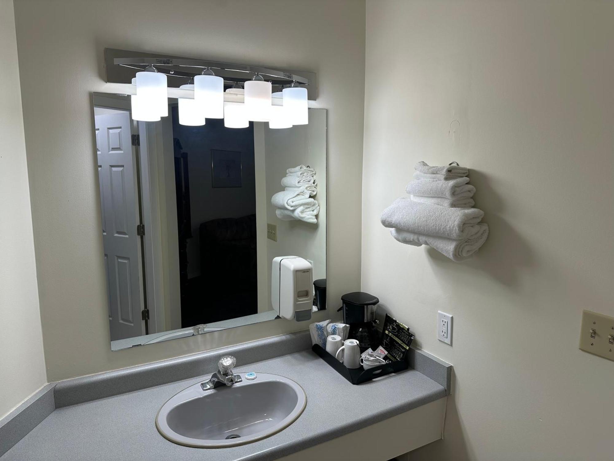 Kings Motor Inn Kamloops Exterior photo