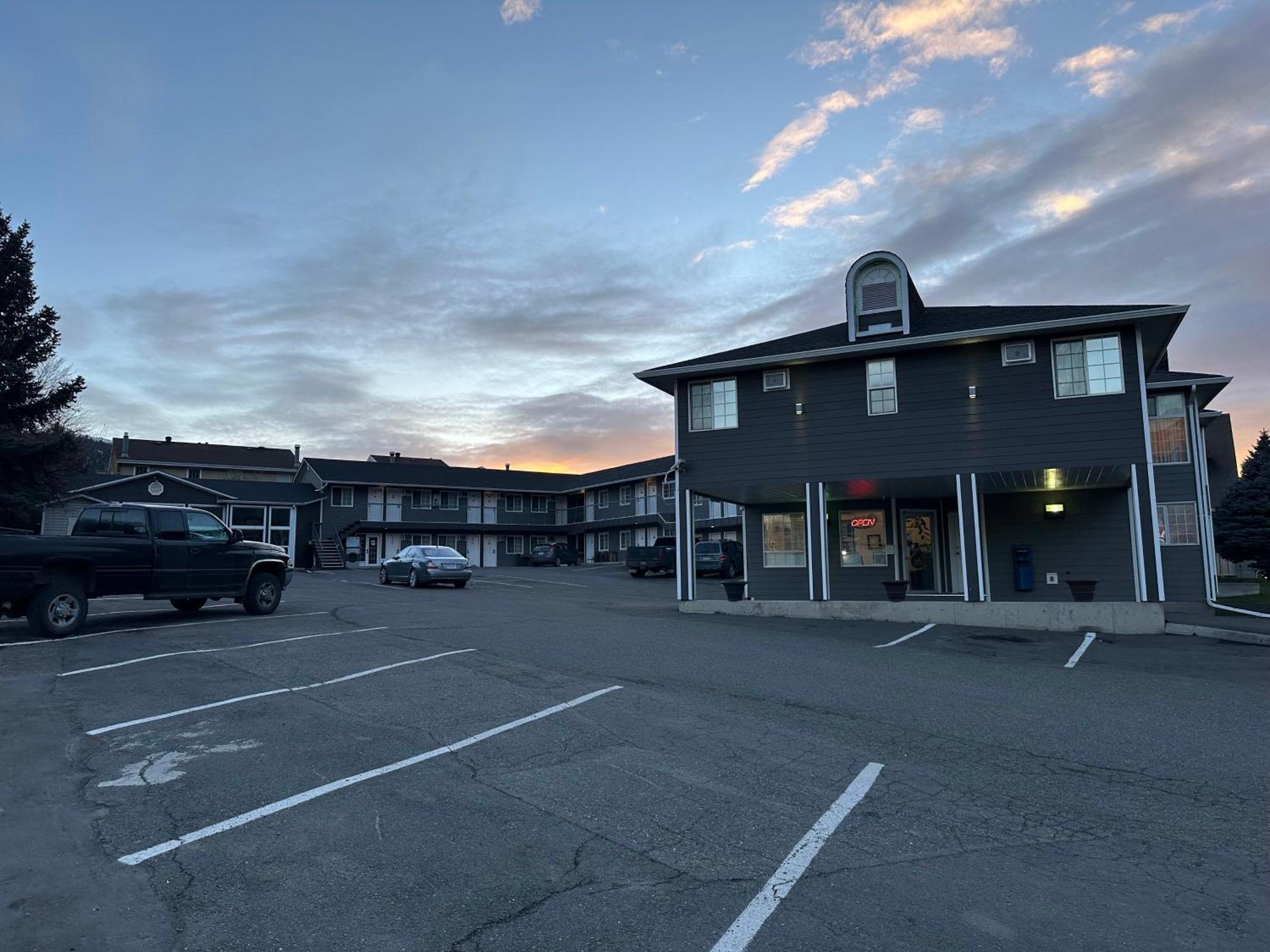 Kings Motor Inn Kamloops Exterior photo