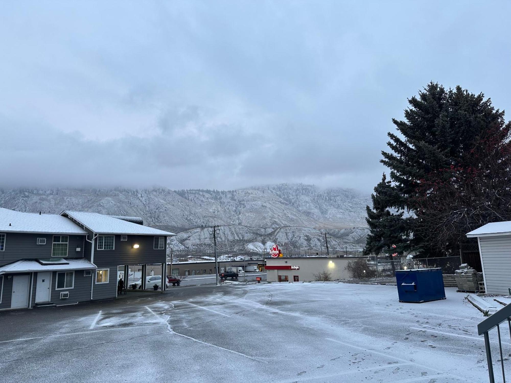 Kings Motor Inn Kamloops Exterior photo